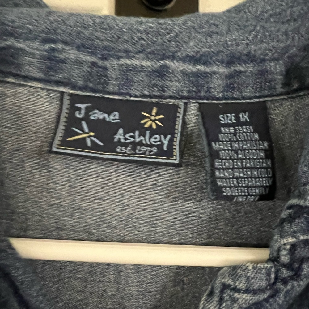 Beautiful butterfly jean button up size 1X!